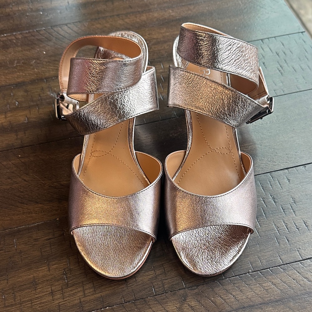 NEW J.Renee Soncino Metallic Women's Sandals - Picture 4 of 8